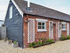 Exterior - 2 bedroom accommodation in Wrenbury, near Nantwich (Wrenbury, near Nantwich)