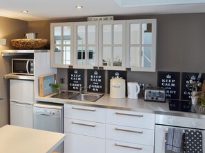 Dishwasher - 1 bedroom accommodation in Wrenbury, near Nantwich (Wrenbury, near Nantwich)
