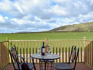 Outdoor dining - 3 bedroom accommodation in Kidwelly (Kidwelly)