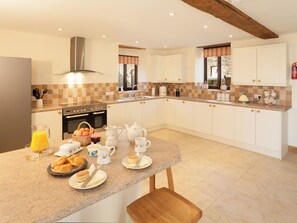 Dishwasher, high chair - The Old Stables - UKC4806 (Bishops Nympton)