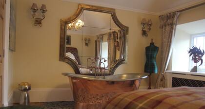 There’s a copper bath in the bedroom - Enough said.