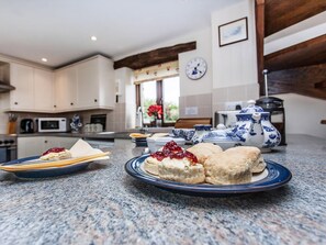 Dishwasher, high chair - Barn Cottage - UKC4804 (Bishops Nympton)
