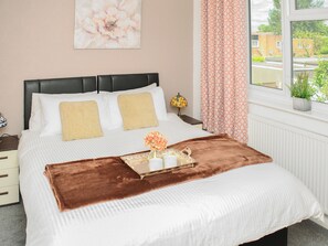 4 bedrooms, free WiFi - St Mary's Avenue House (Stanwell)