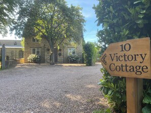 Exterior - 3 bedroom accommodation in Cottesmore (Cottesmore)