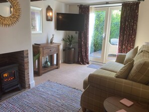TV, fireplace - 3 bedroom accommodation in Cottesmore (Cottesmore)