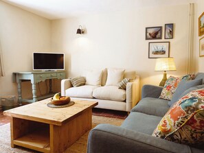 TV, fireplace - 2 bedroom accommodation in Worstead (Worstead)