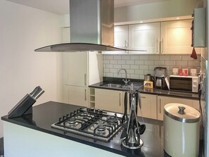 Dishwasher, high chair - Raven Wing 17 - UKC4882 (Fort Augustus)