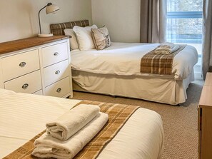 2 bedrooms, free WiFi - Raven Wing 11 - Kintail Apartment - UKC4883 (Fort Augustus)