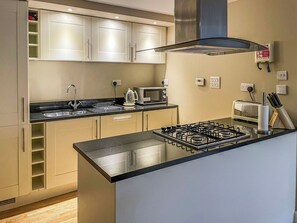 Dishwasher, high chair - Raven Wing 11 - Kintail Apartment - UKC4883 (Fort Augustus)