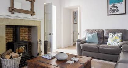 Cherry Blossom Cottage - UKC4861