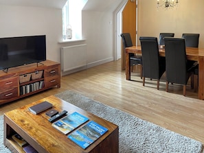Interior - Moat House 6 - UKC4889 (Fort Augustus)