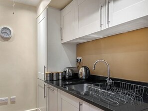 Dishwasher, high chair - Moat House 6 - UKC4889 (Fort Augustus)