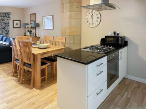 Dishwasher, high chair - Abbey Garden - UKC4894 (Fort Augustus)