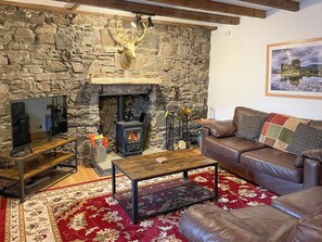 TV, fireplace - 2 bedroom accommodation in Fort Augustus (Fort Augustus)