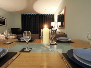 Dining - Raven Wing 14 - Glenwood - UKC4891 (Fort Augustus)