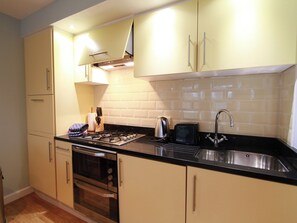 Dishwasher, high chair - Raven Wing 14 - Glenwood - UKC4891 (Fort Augustus)