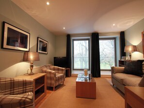 TV - Raven Wing 14 - Glenwood - UKC4891 (Fort Augustus)
