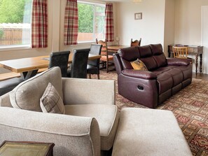 TV - 3 bedroom accommodation in Fort Augustus (Fort Augustus)