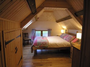 6 bedrooms, free WiFi - 6 bedroom accommodation in Timberscombe, near Minehead (Timberscombe, near Minehead)
