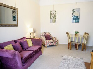 TV, fireplace - 2 bedroom accommodation in Bury St. Edmunds (Bury St. Edmunds)
