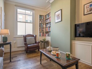 TV, fireplace - 3 bedroom accommodation in York (York)
