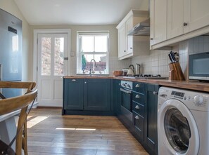 Dishwasher, highchair - 3 bedroom accommodation in York (York)