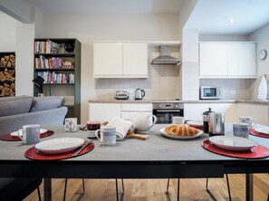 Dishwasher, high chair - 3 bedroom accommodation in York (York)