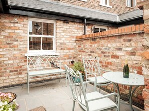 Outdoor dining - 3 bedroom accommodation in York (York)