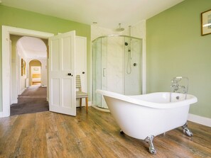 Towels - Corffe House - UKC4970 (Tawstock, near Barnstaple)