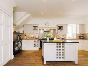 Dishwasher, high chair - Corffe House - UKC4970 (Tawstock, near Barnstaple)
