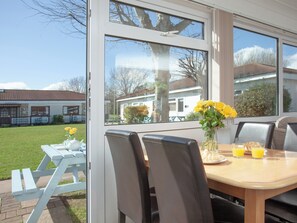 Outdoor dining - 311 Driftwood - UKC5026 (Dawlish)