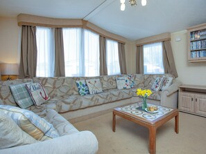 TV - 3 bedroom accommodation in Dawlish Warren (Dawlish Warren)