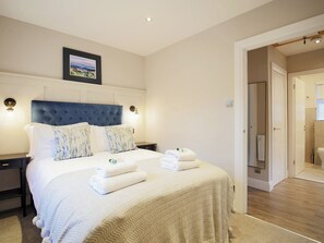 3 bedrooms, free WiFi - Carn Mor is a beautifully refurbished three bedroom property. (Aviemore)