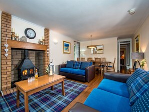 TV, fireplace - The Cairngorm - UKC5051 (Aviemore)