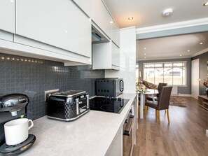 Dishwasher, high chair - 1 bedroom accommodation in Aviemore (Aviemore)