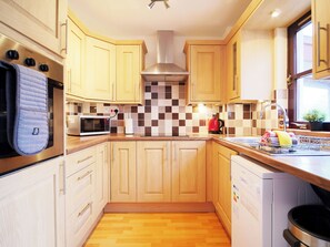 Dishwasher, high chair - Ruby Cottage-UKC5064 (Aviemore)