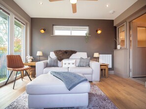 TV - 2 bedroom accommodation in Aviemore (Aviemore)