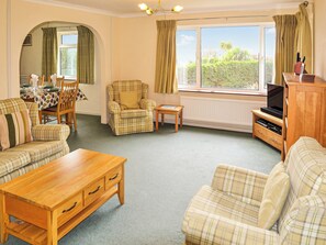 TV - 4 bedroom accommodation in St Lawrence (St Lawrence)