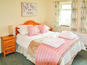 4 bedrooms, free WiFi - 4 bedroom accommodation in St Lawrence (St Lawrence)