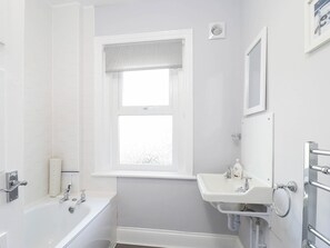 Towels - 3 bedroom accommodation in Shanklin (Shanklin)