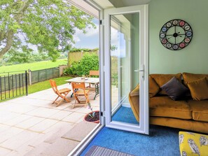 Interior - Hilltops is ideally situated to explore all the Island of Wight has to offer. (Wroxall, near Ventnor)