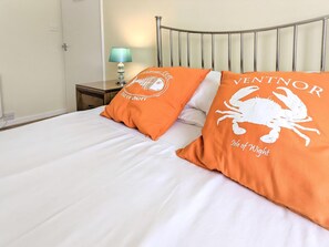 2 bedrooms, free WiFi - Hilltops is ideally situated to explore all the Island of Wight has to offer. (Wroxall, near Ventnor)