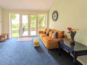 TV - Hilltops is ideally situated to explore all the Island of Wight has to offer. (Wroxall, near Ventnor)