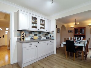 Dining - 4 bedroom accommodation in Ryde (Ryde)