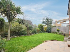 Property grounds - 4 bedroom accommodation in Ryde (Ryde)