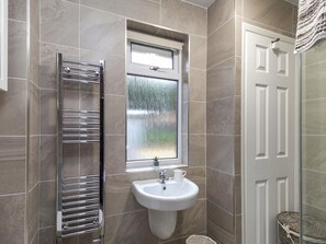 Towels - Queen Bower Farm Lodge (Alverstone, near Sandown)