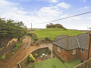 Property grounds - Queen Bower Farm Lodge (Alverstone, near Sandown)