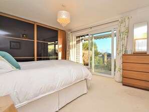 3 bedrooms, free WiFi - 3 bedroom accommodation in Ventnor (Ventnor)