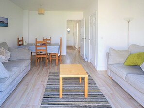 TV - 2 bedroom accommodation in Freshwater (Freshwater)