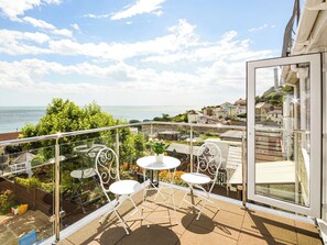 Outdoor dining - 3 bedroom accommodation in Ventnor (Ventnor)